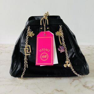 2011 VERSACE for H&M Black Leather Tasche Rouch Studded Gold Chains Charm Bag